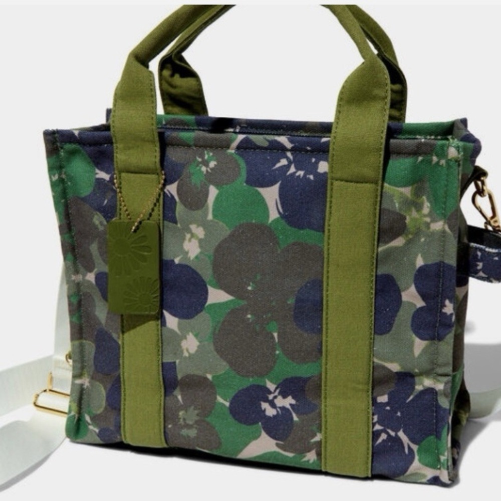 ‼️SOLD‼️ Claire's Camo Tote Bag
